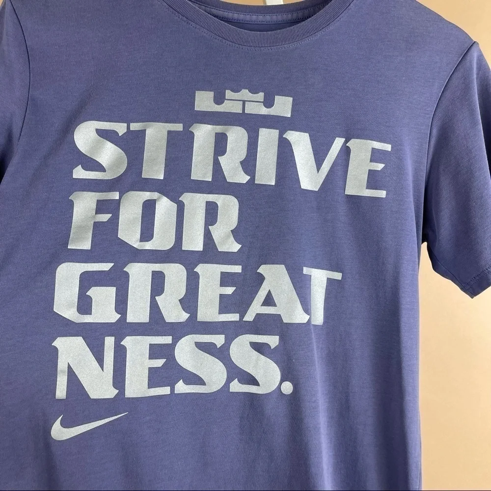 The Nike Tee Small Dri-Fit Strive For Greatness Graphic T Shirt Inspirational